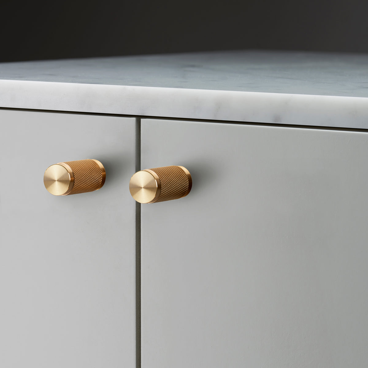 BUSTER + PUNCH® - FURNITURE KNOB / CROSS / 20mm - 2 stk - BRASS