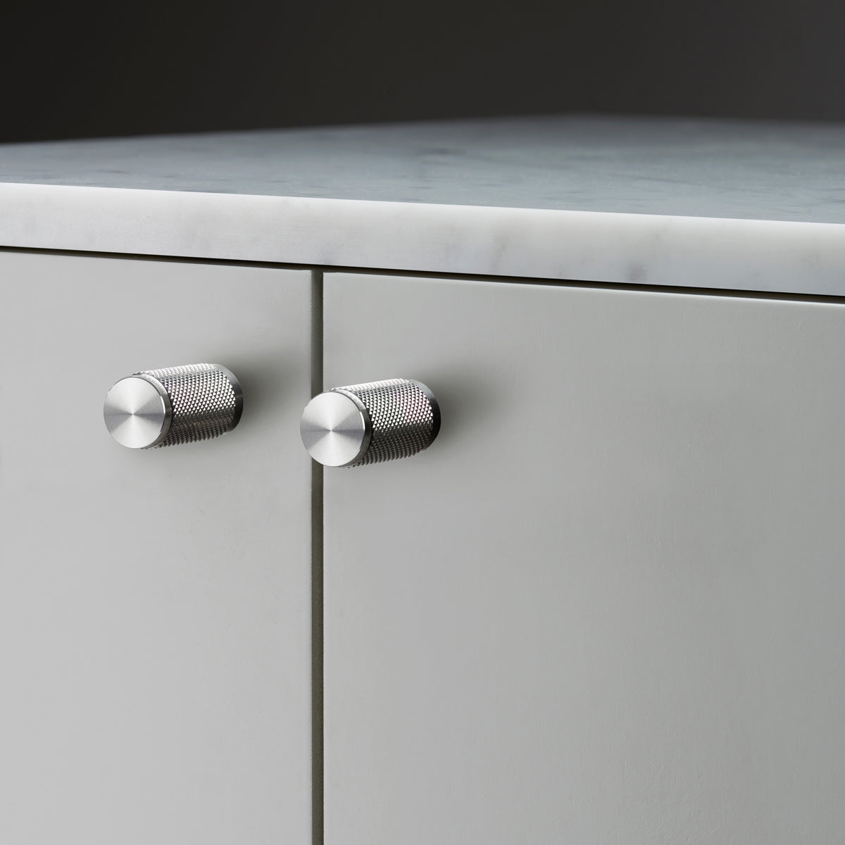 BUSTER + PUNCH® - FURNITURE KNOB / CROSS / 20mm - 2 stk - Stainless Steel