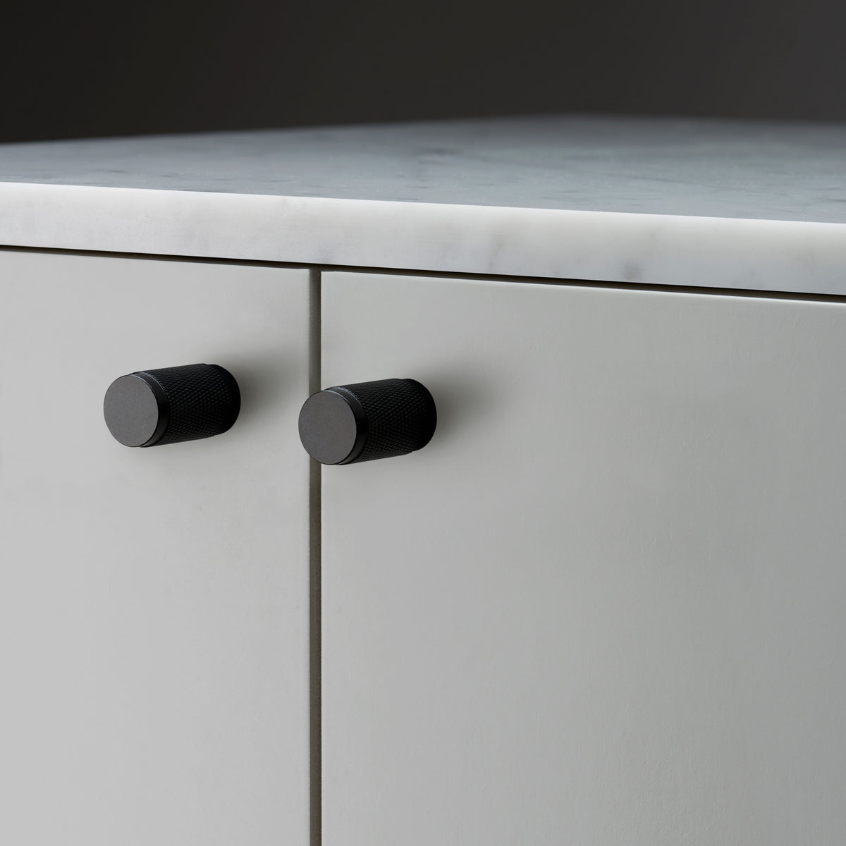 BUSTER + PUNCH® - FURNITURE KNOB / CROSS / 20mm - 2 stk - BLACK