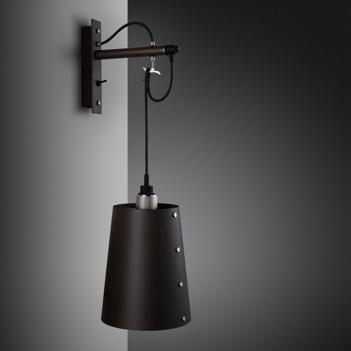 BUSTER + PUNCH® - HOOKED WALL / LARGE- Graphite base / Steel