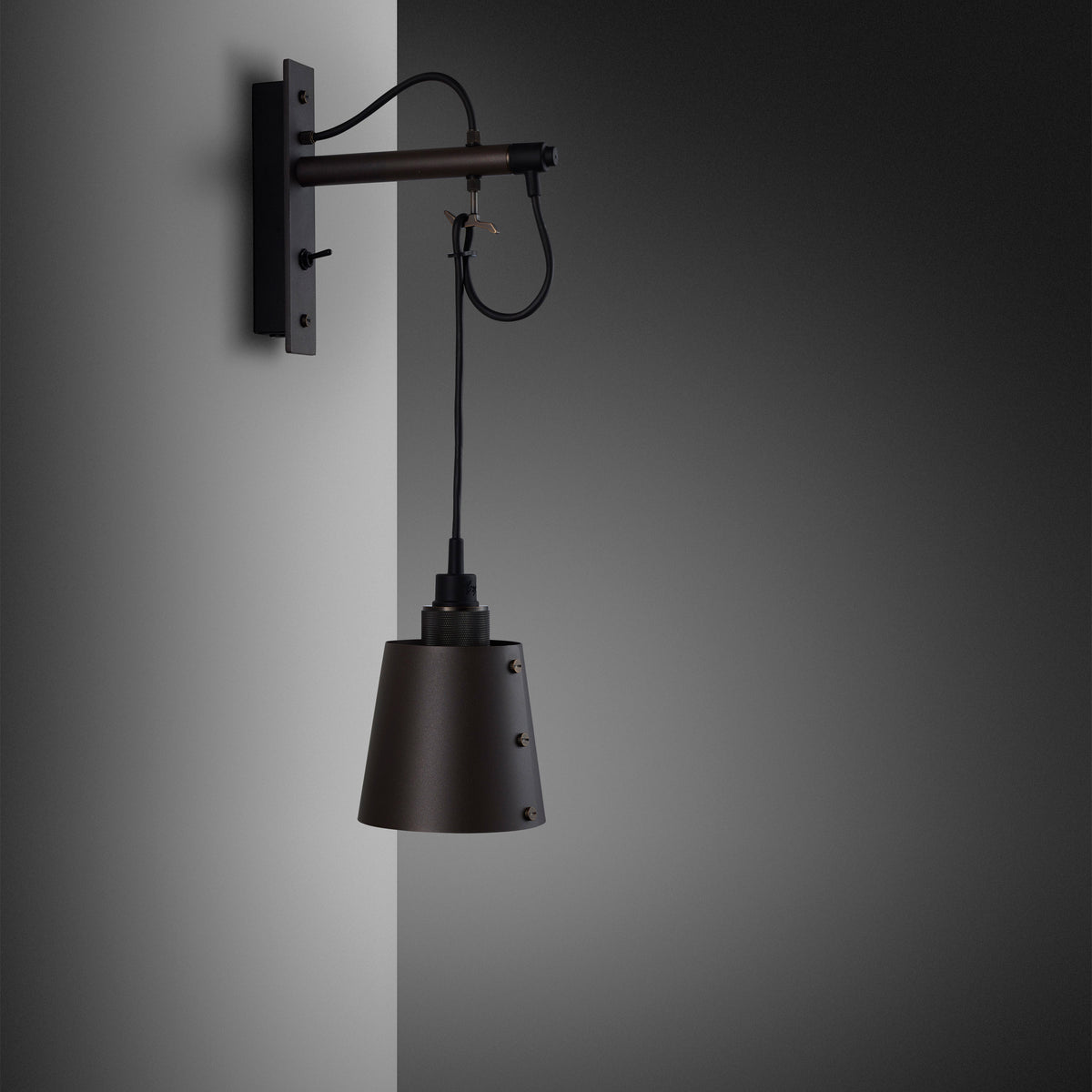 BUSTER + PUNCH® - HOOKED WALL / SMALL - Graphite base / Smoked Bronze