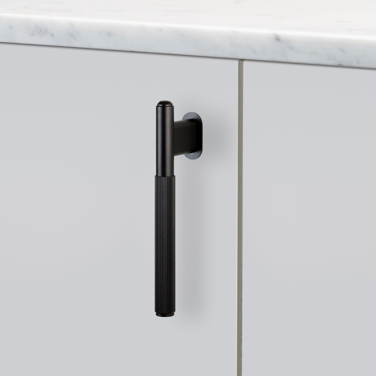 BUSTER + PUNCH® - L-BAR / LINEAR - BLACK