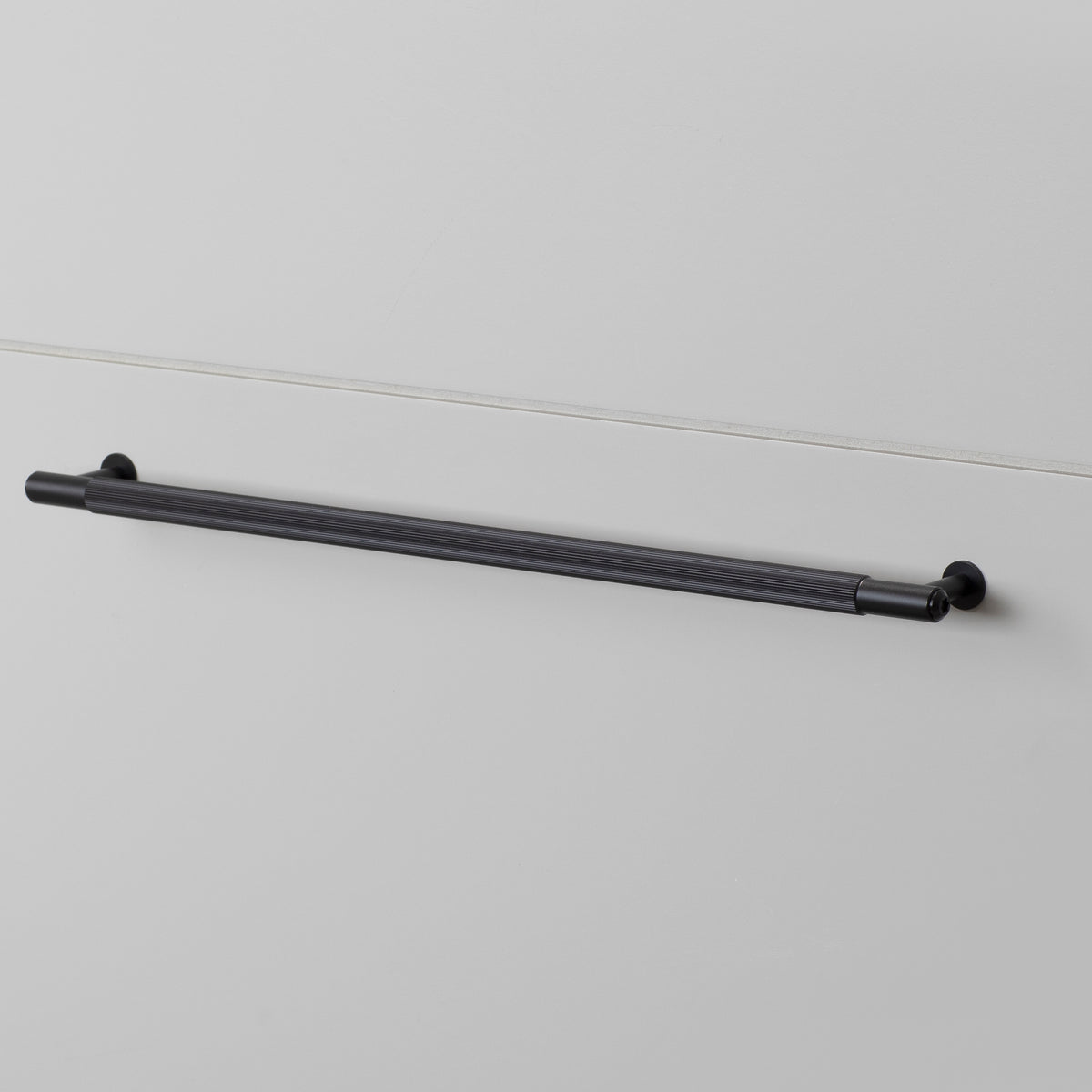 BUSTER + PUNCH® - PULL BAR / LINEAR LARGE - BLACK