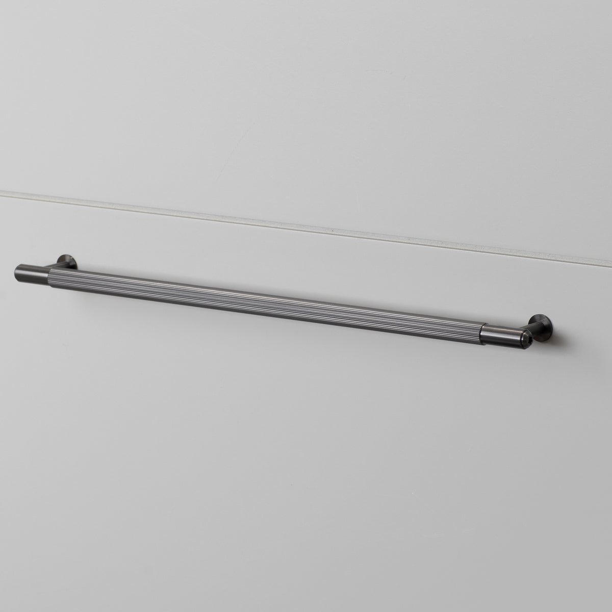 BUSTER + PUNCH® - PULL BAR / LINEAR LARGE - SMOKED BRONZE