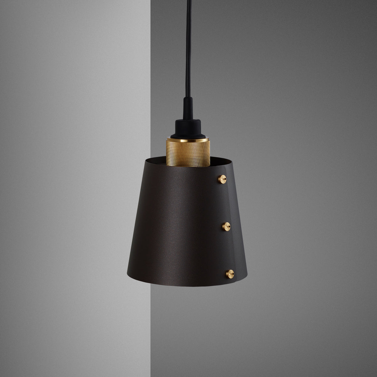 BUSTER + PUNCH® - HOOKED WALL / SMALL - Graphite base / Brass - bilde 3