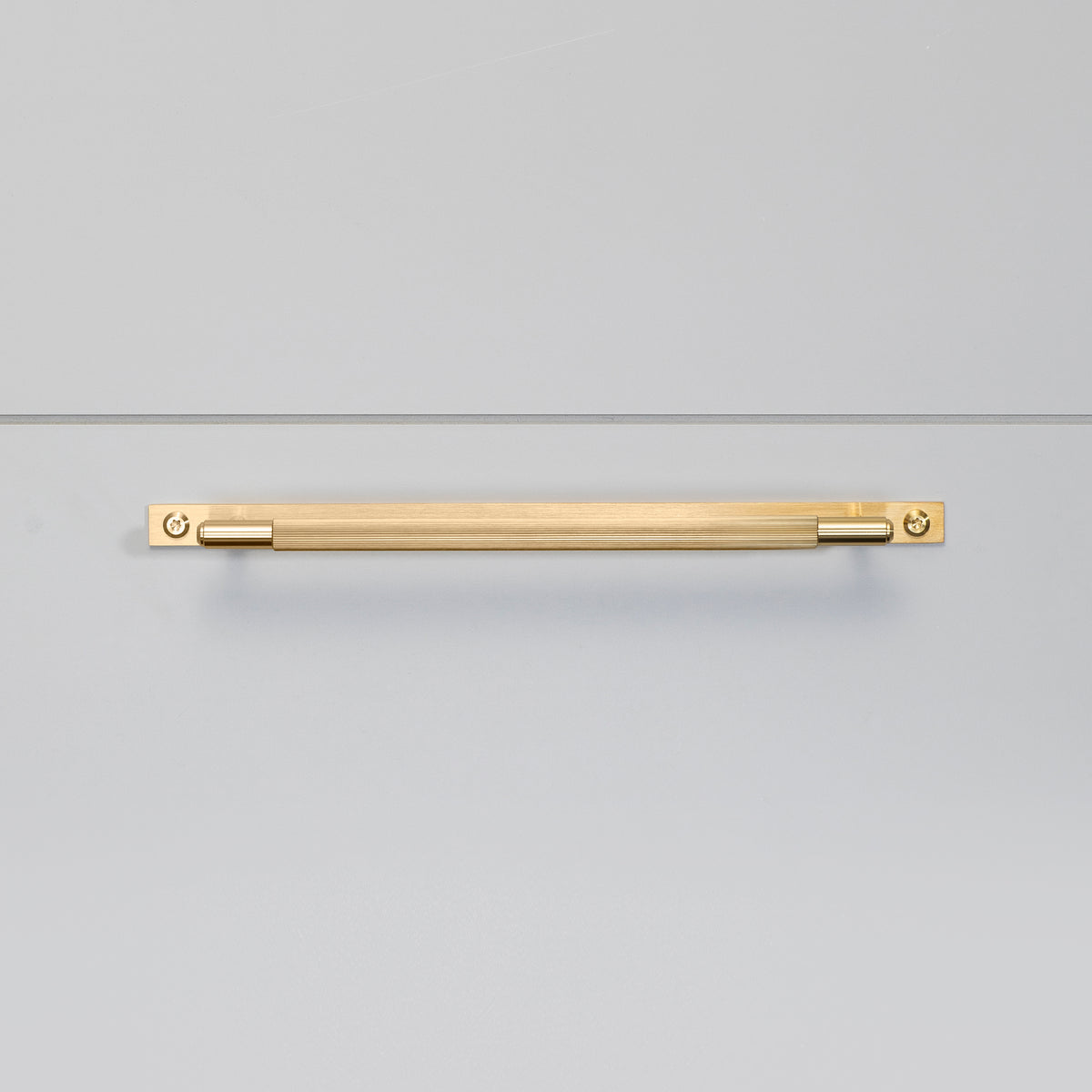 BUSTER + PUNCH® - PULL BAR / PLATE / LINEAR MEDIUM - BRASS - bilde 2