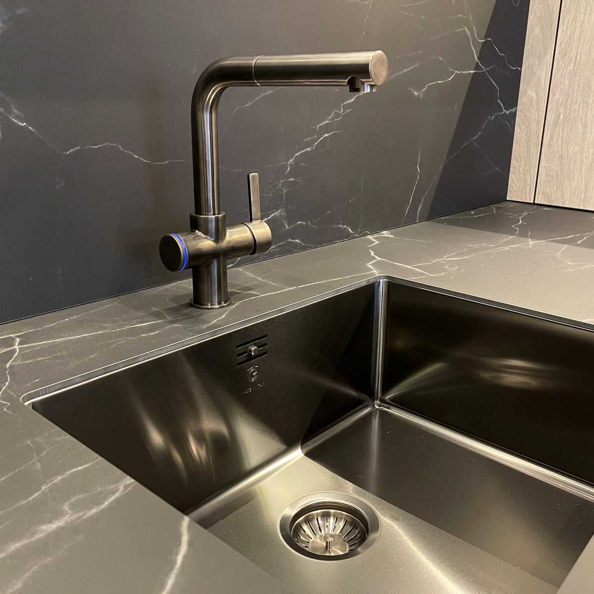 GUGLIELMI SMARTAP® FIRENZE med uttrekk - PVD75 - Black steel finish