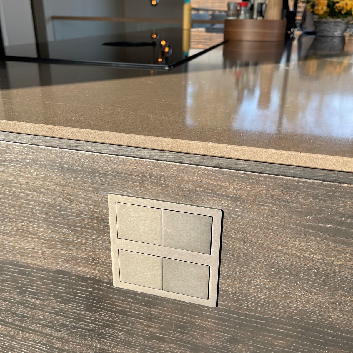 VERSAHIT DUAL | 1 STIKK + 2 USB (A+C) | IP54 | ANTRASITT GRÅ / PEWTER - bilde 2