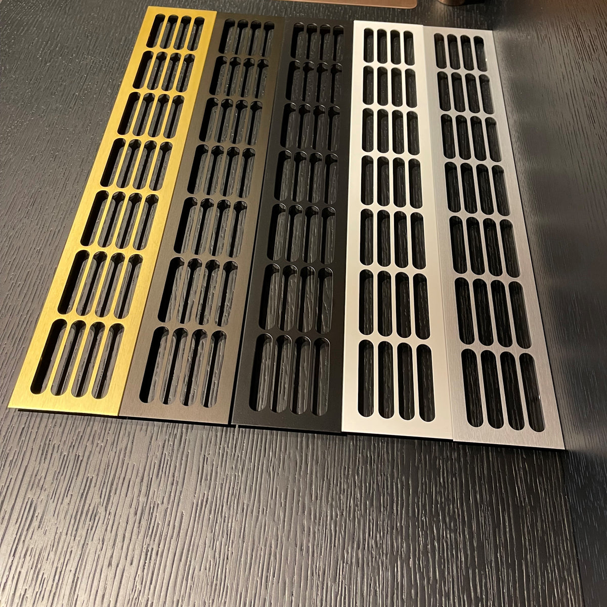 2HOME.NO® - EKSKLUSIV LUFTERIST til KJØLESKAP - 200 cm2 - 1,5mm - 80 x 480 mm - Steel
