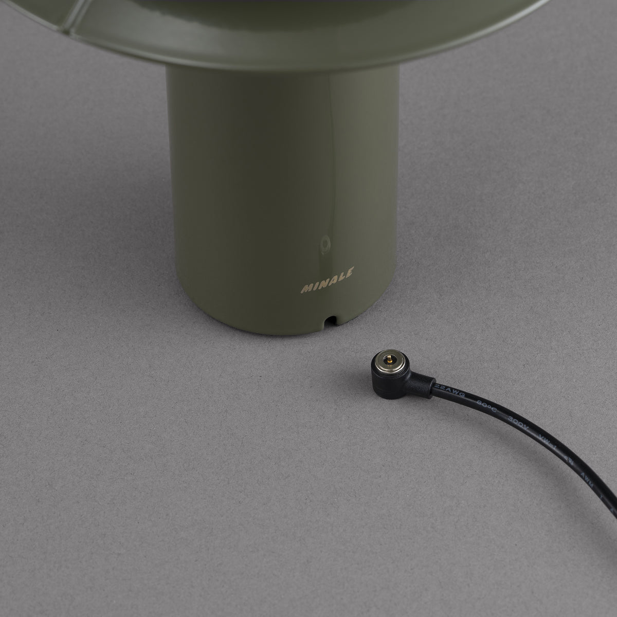 MINALE - 2SHADES - BÆRBAR BORDLAMPE - IP44 - Oppladbar - Olive Green - bilde 3