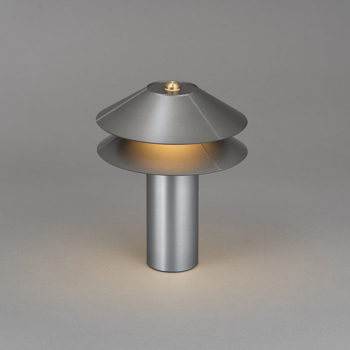 MINALE - 2SHADES - BÆRBAR BORDLAMPE - IP44 - Oppladbar - Pure Aluminium