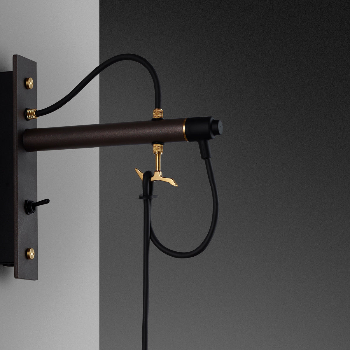 BUSTER + PUNCH® - HOOKED WALL / SMALL - Graphite base / Brass - bilde 2