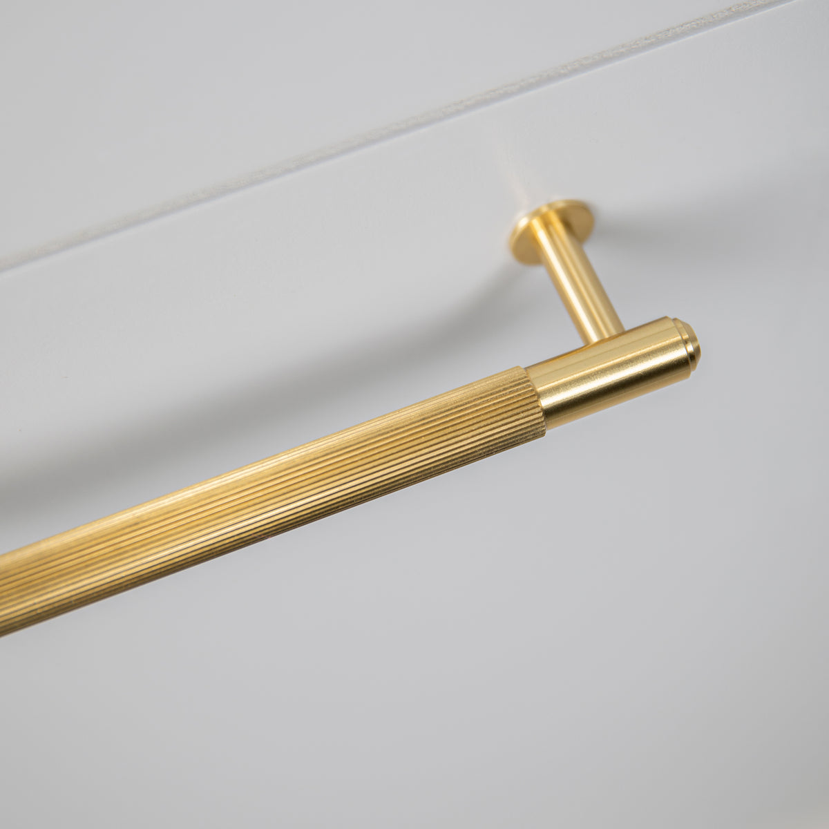 BUSTER + PUNCH® - PULL BAR / LINEAR MEDIUM - BRASS