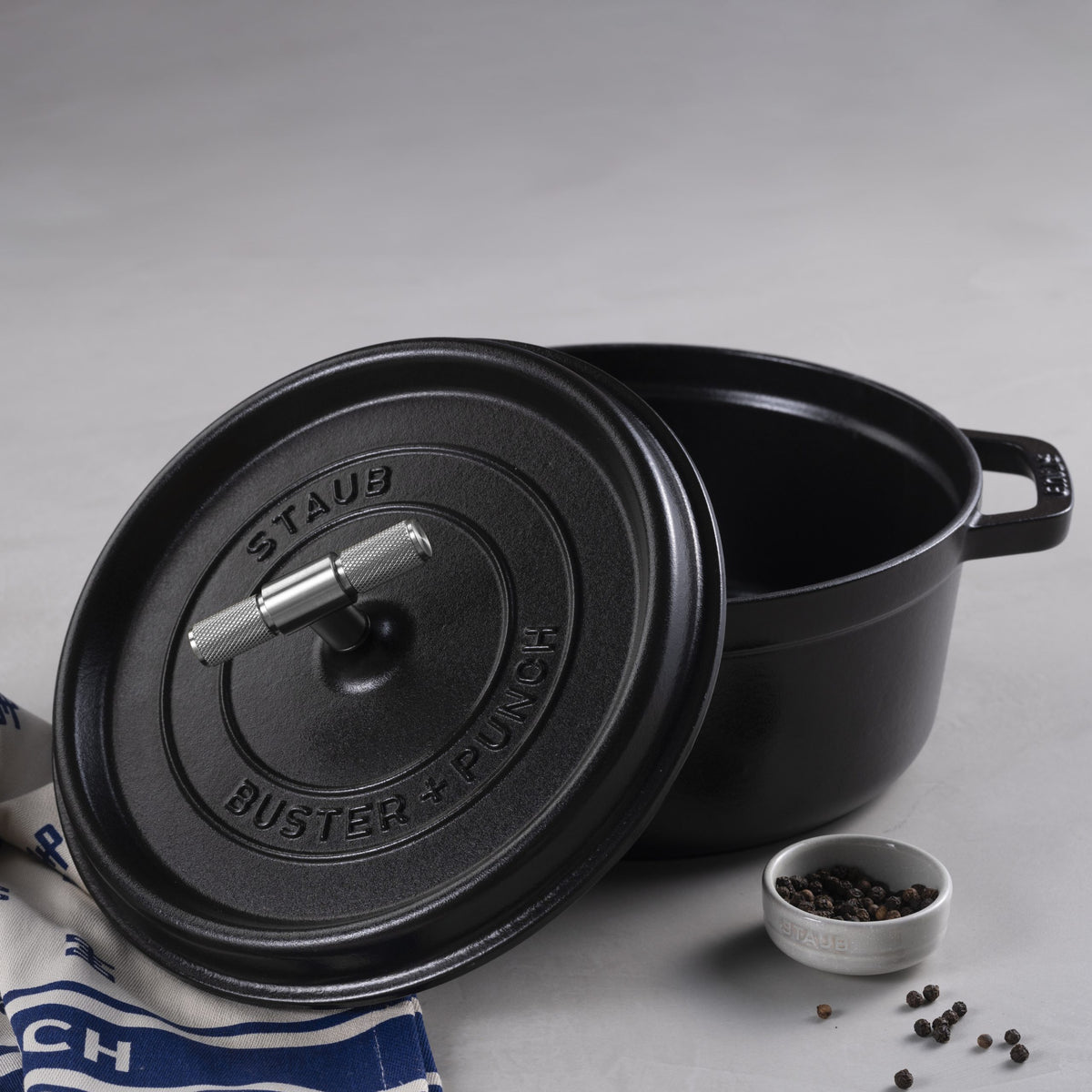 BUSTER + PUNCH® STØPEJERNSGRYTE | COCOTTE / Ø 28CM / STAUB / BLACK / STEEL