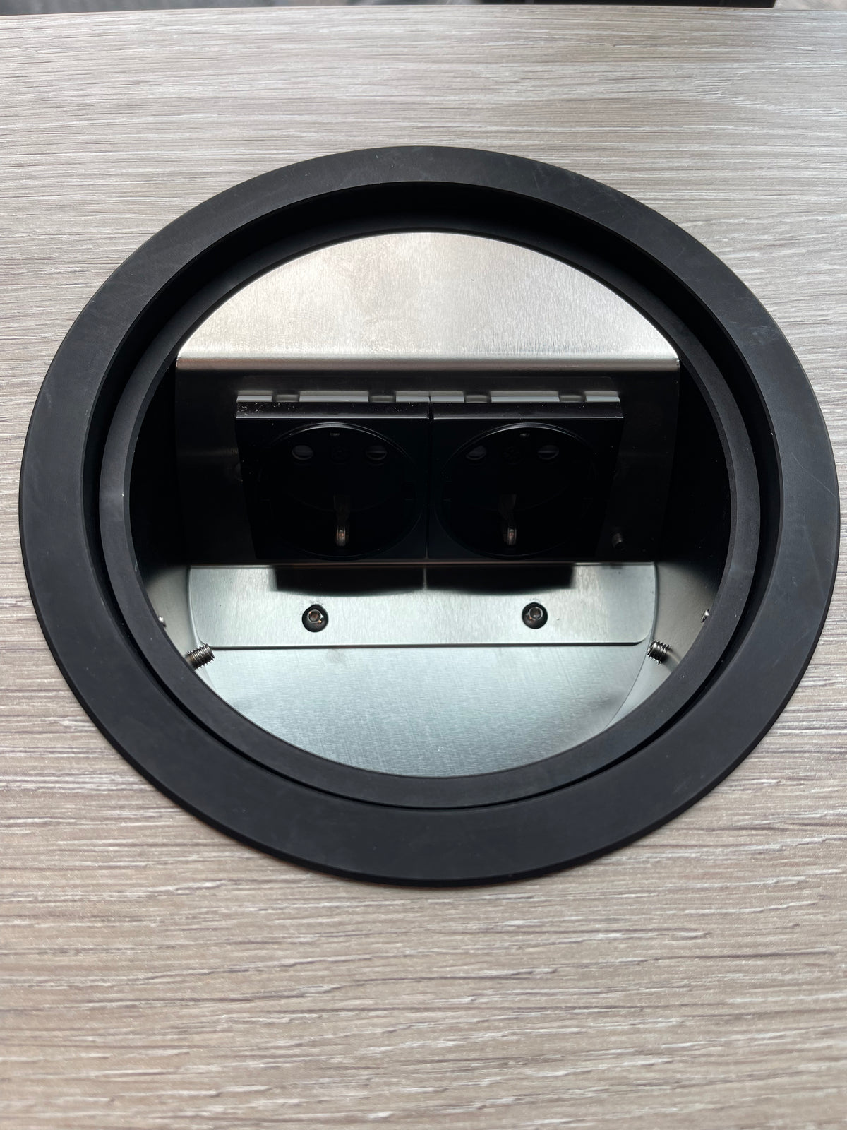 2HOME.NO® - A99 RUND - 2 Modul - LOKK ER VENDBART - 2 Stikkontakter - MATT SORT - BODEN