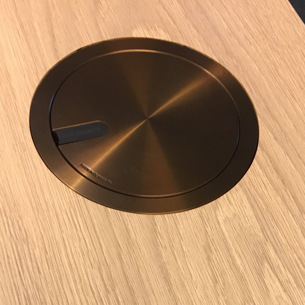 2HOME.NO® - RUND - VIP Copenhagen 150 - 2 stikk + 2 CAT6 - 2,5mm rett kant - Brunet Messing - BAASTRUP