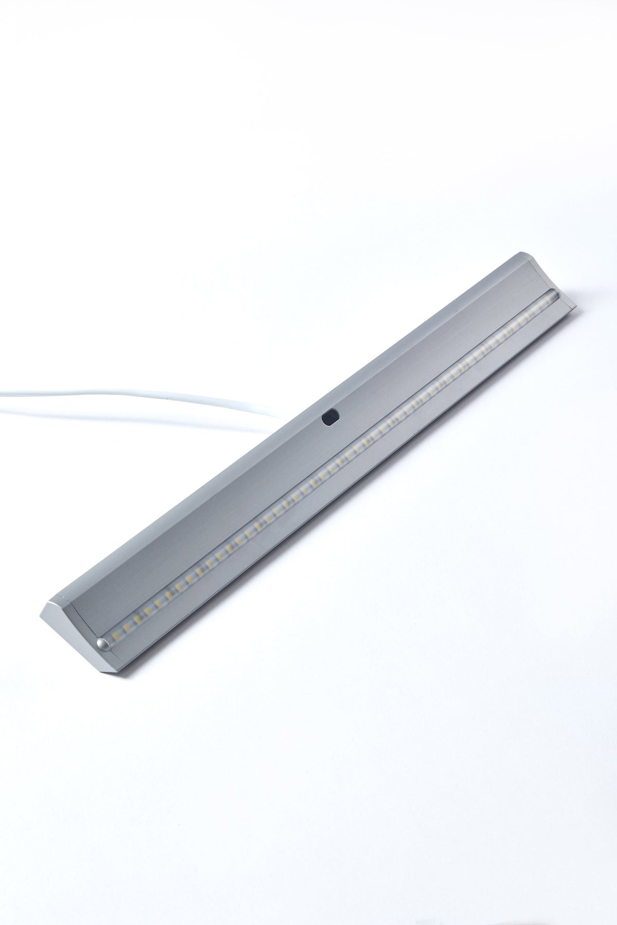 SFL WAVE LED lysprofil i aluminium med integrert IR-sensor.