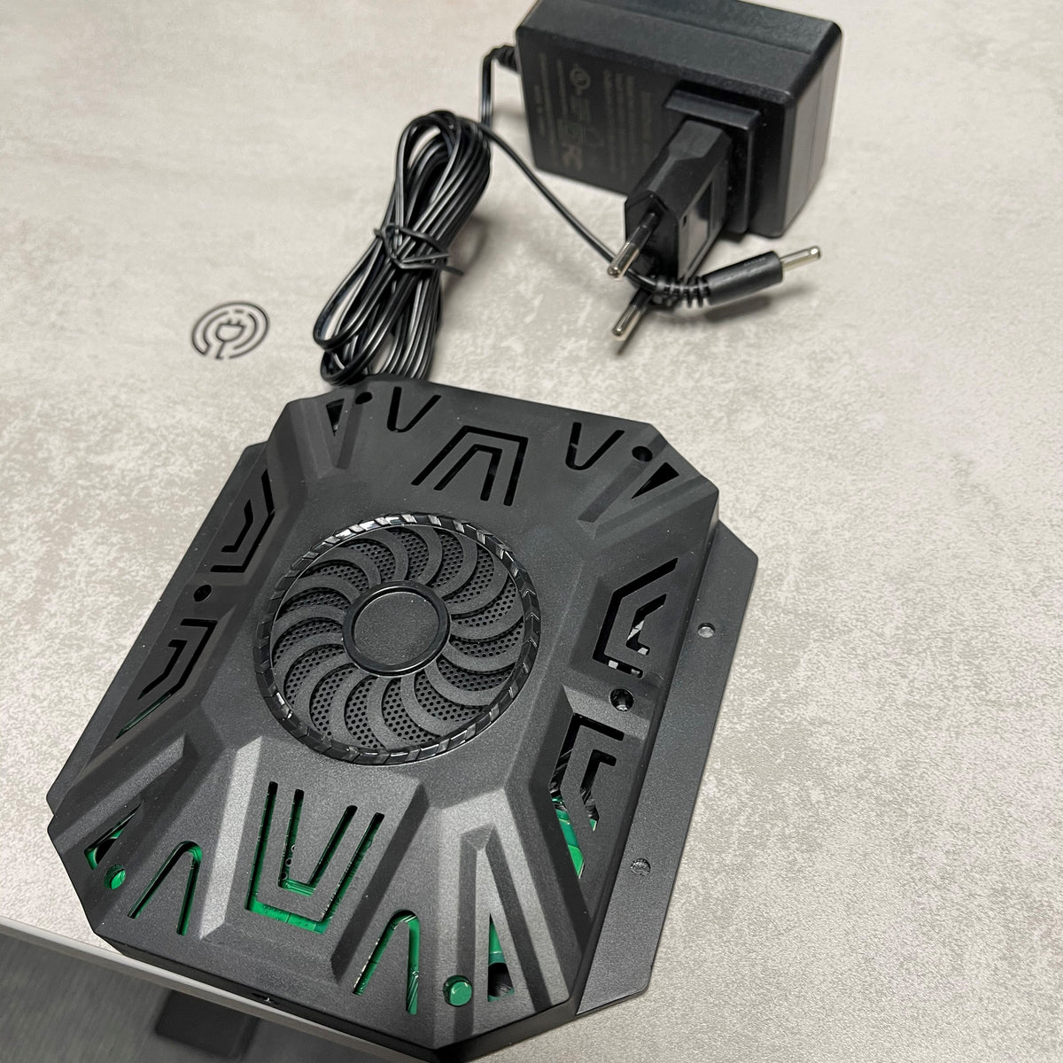 QiPOWER 3.0 - Skjult Trådløs lader (2A) - Lader igjennom 5-25mm - Matt sort - 2HOME.NO