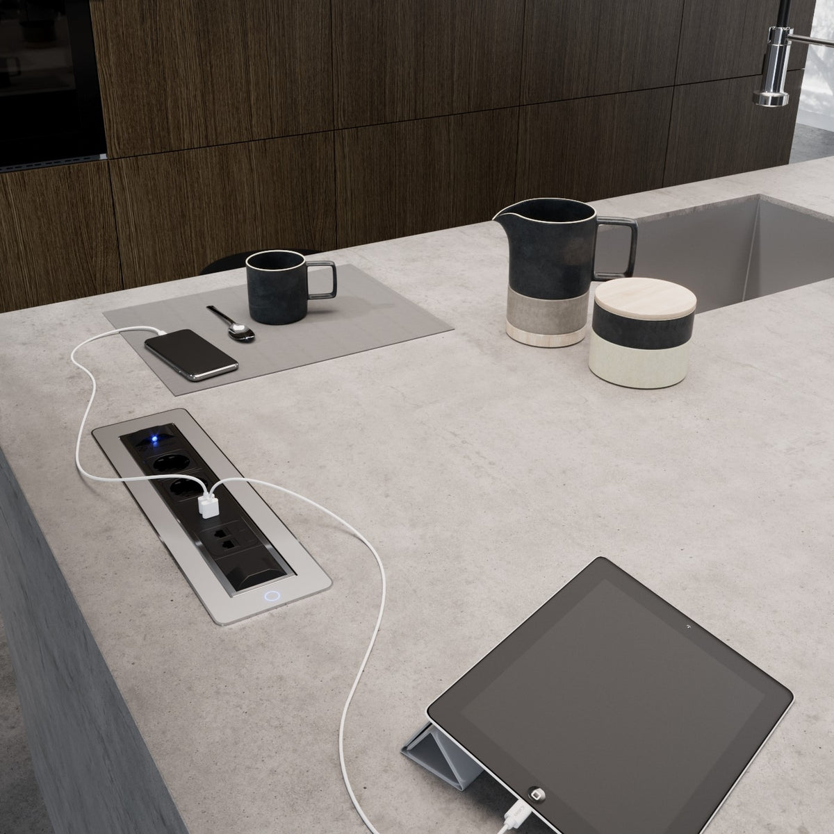 VERSATURN 3.0 | 3 STIKK + 2 USB (C+C - 47W) | IP44 | STAINLESS STEEL