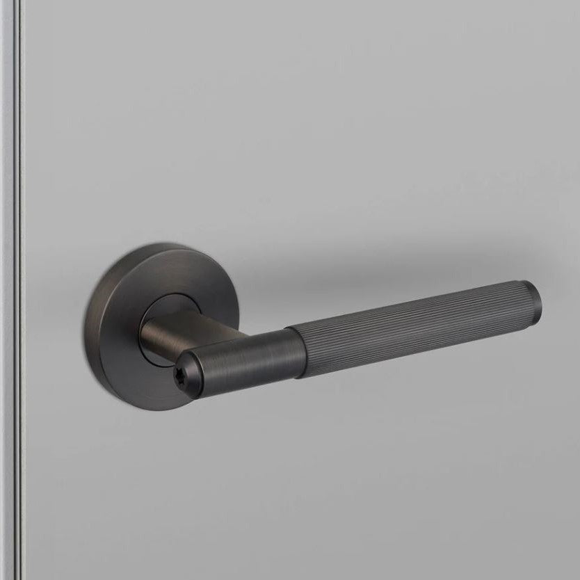 BUSTER + PUNCH® - DOOR HANDLE SET / LINEAR / SWE / SPRUNG / SMOKED BRONZE