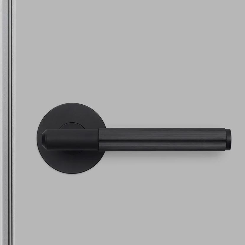 BUSTER + PUNCH® - DOOR HANDLE SET / LINEAR / SWE / SPRUNG / WELDERS BLACK - bilde 2