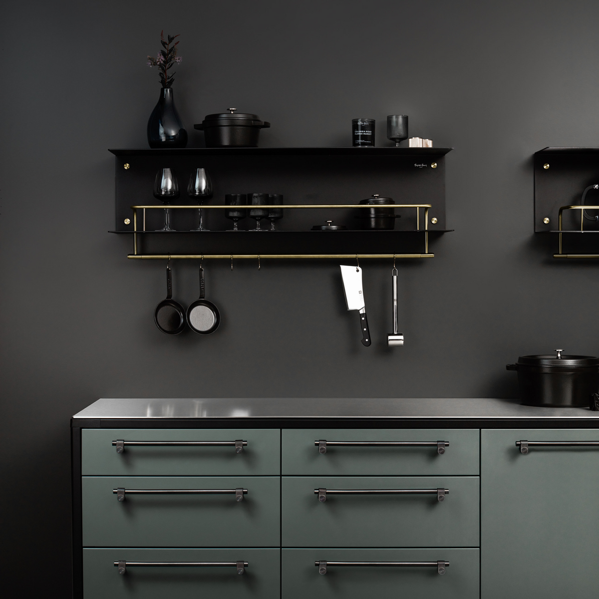 BUSTER + PUNCH® - HANGER SHELF - HYLLE - 1150 mm x 370 X 234 mm - BLACK / BRASS - bilde 2