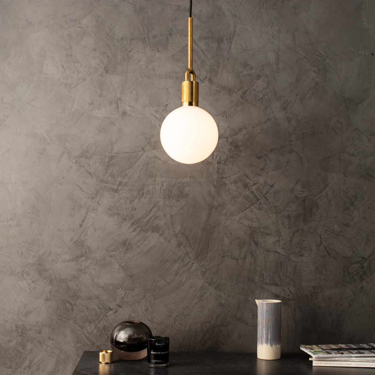 FORKED PENDANT / GLOBE / OPAL - Medium - Brass - bilde 2