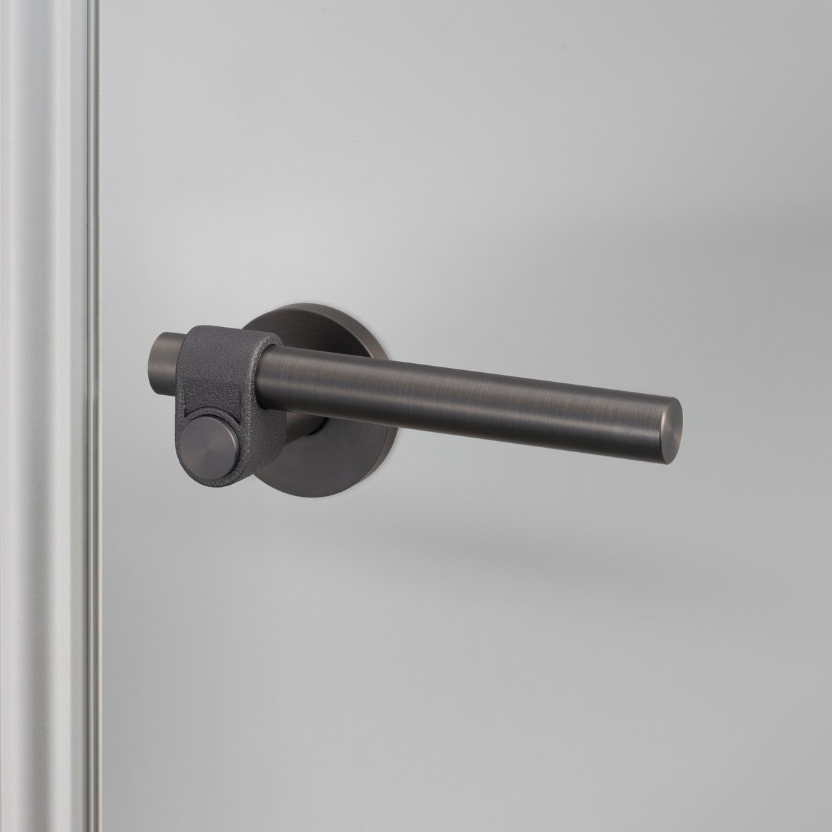 BUSTER + PUNCH® - DOOR HANDLE SET / CAST / SWE / SPRUNG / SMOKED BRONZE - bilde 2