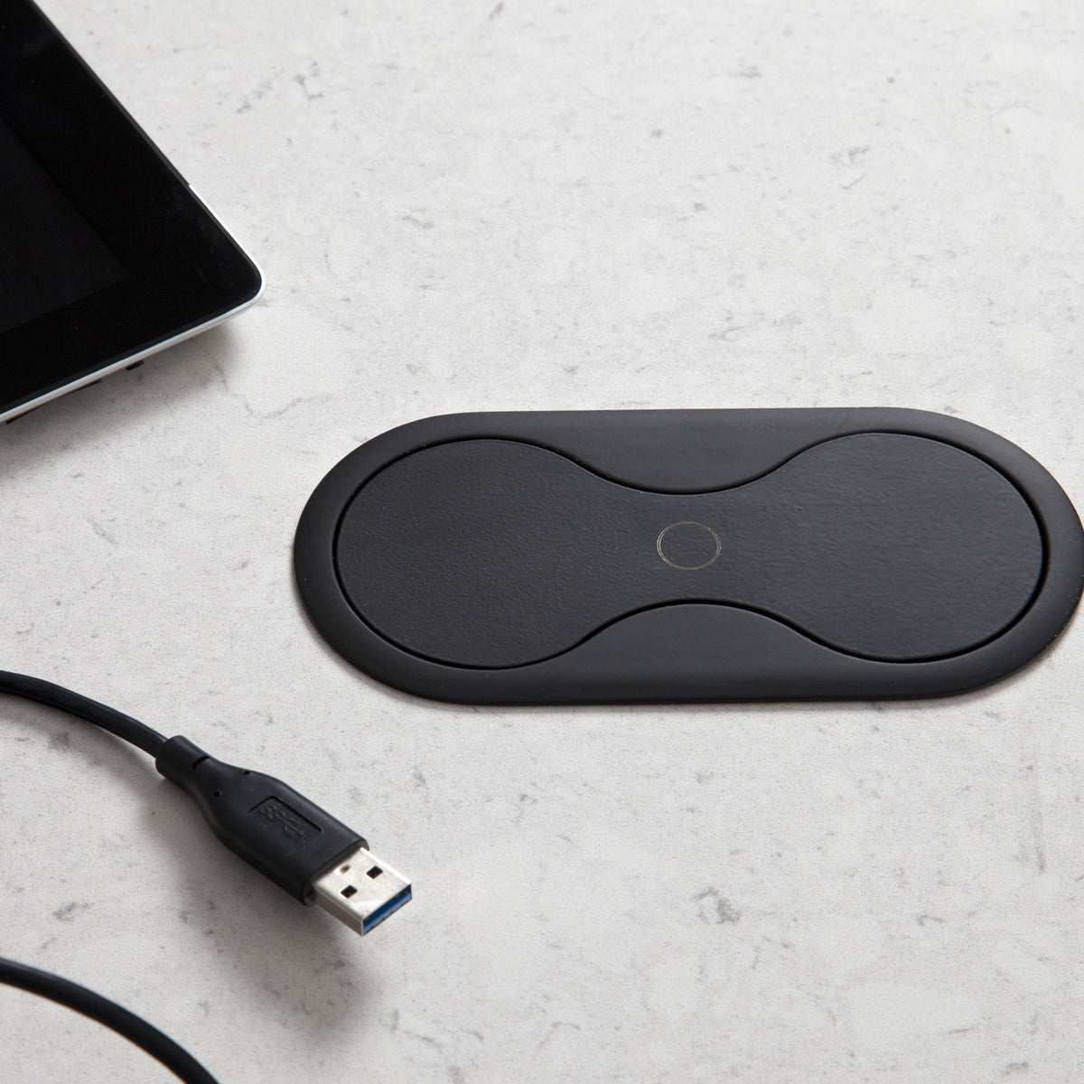 EIGHT SOCKET ROUNDED | 1 STIKK + 1 USB (A) | MATT SORT - bilde 2