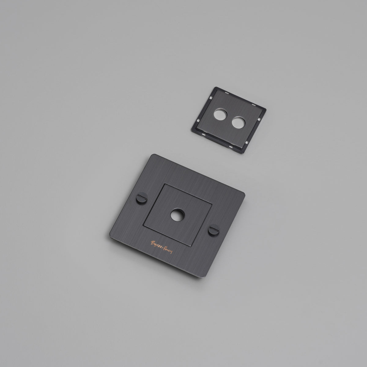 BUSTER + PUNCH® EU - 1G WALL PLATE / smoked bronze