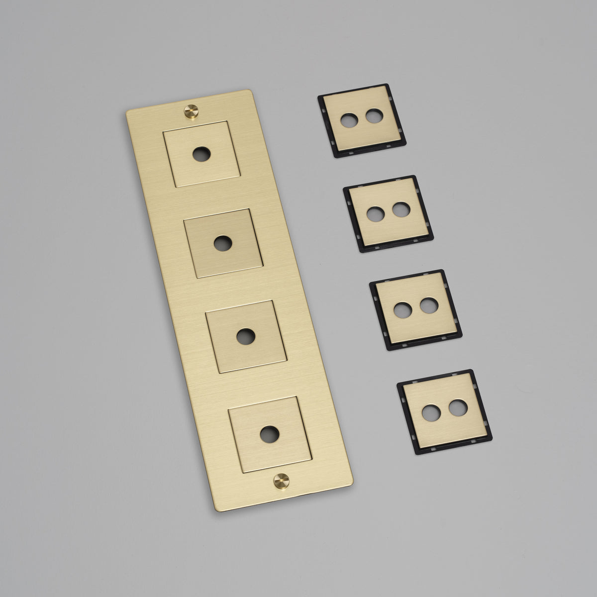 BUSTER + PUNCH® EU - 4G WALL PLATE / VERTICAL - brass