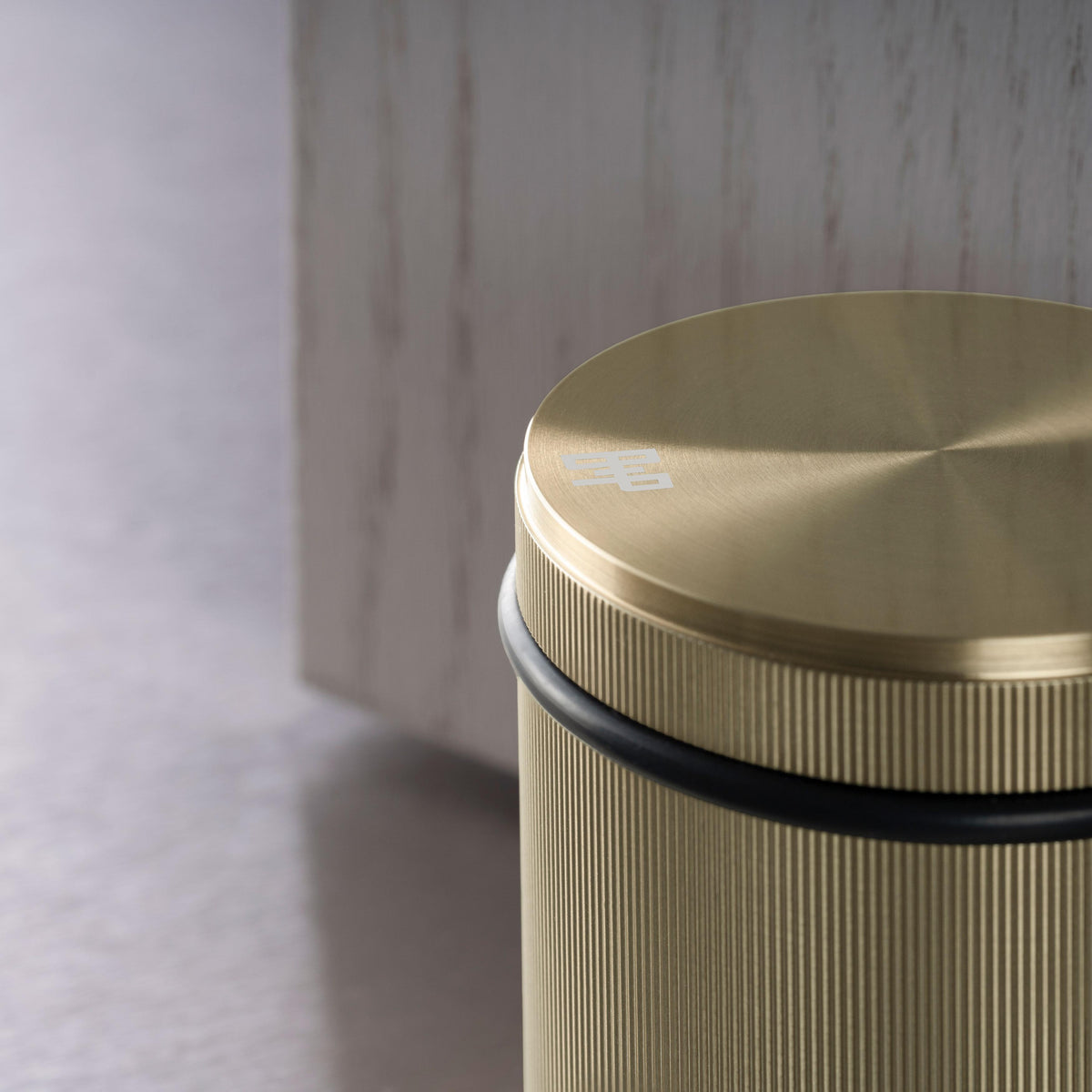 BUSTER + PUNCH® - DOOR STOP / FREESTANDING / LINEAR / BRASS - bilde 3