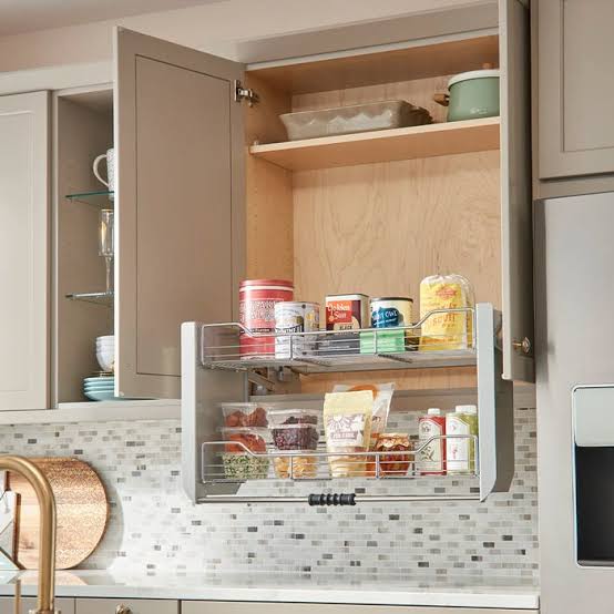 REV-A-SHELF nedtrekkbar hylle til overskap – 61 cm – krom