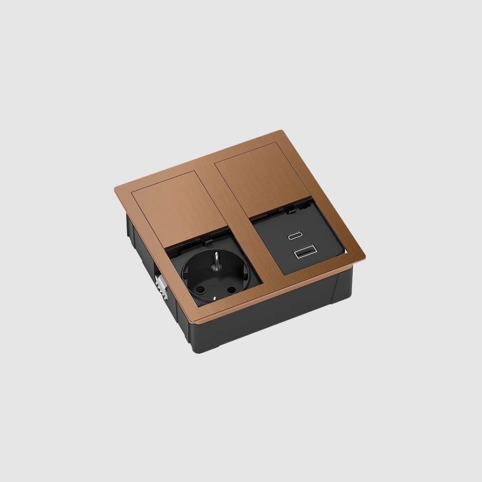 VERSAHIT DUAL | 1 STIKK + 2 USB (A+C) | IP54 | BØRSTET KOBBER