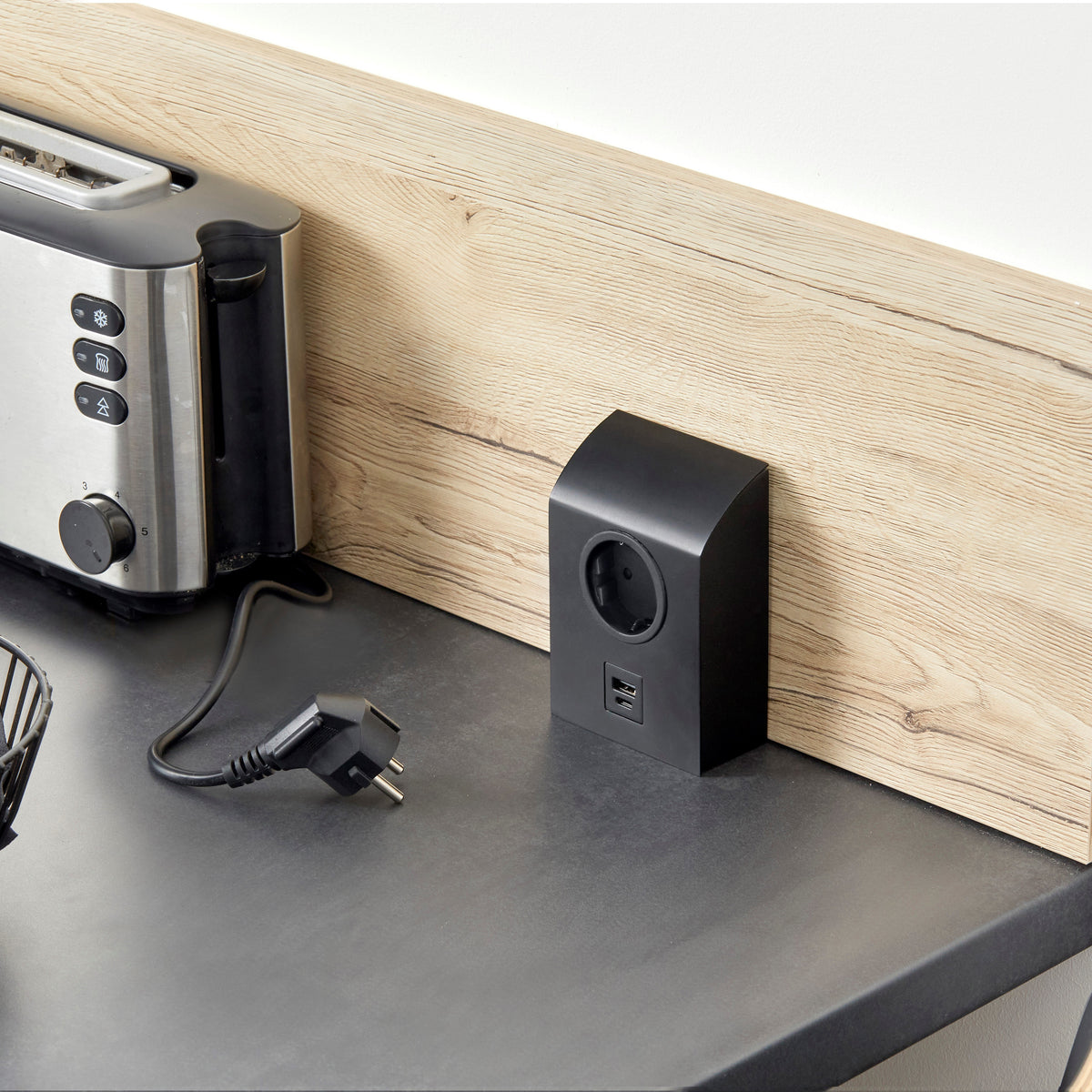 MINI BORN | 1 STIKK + 2 USB A+C | MATT SORT - bilde 2