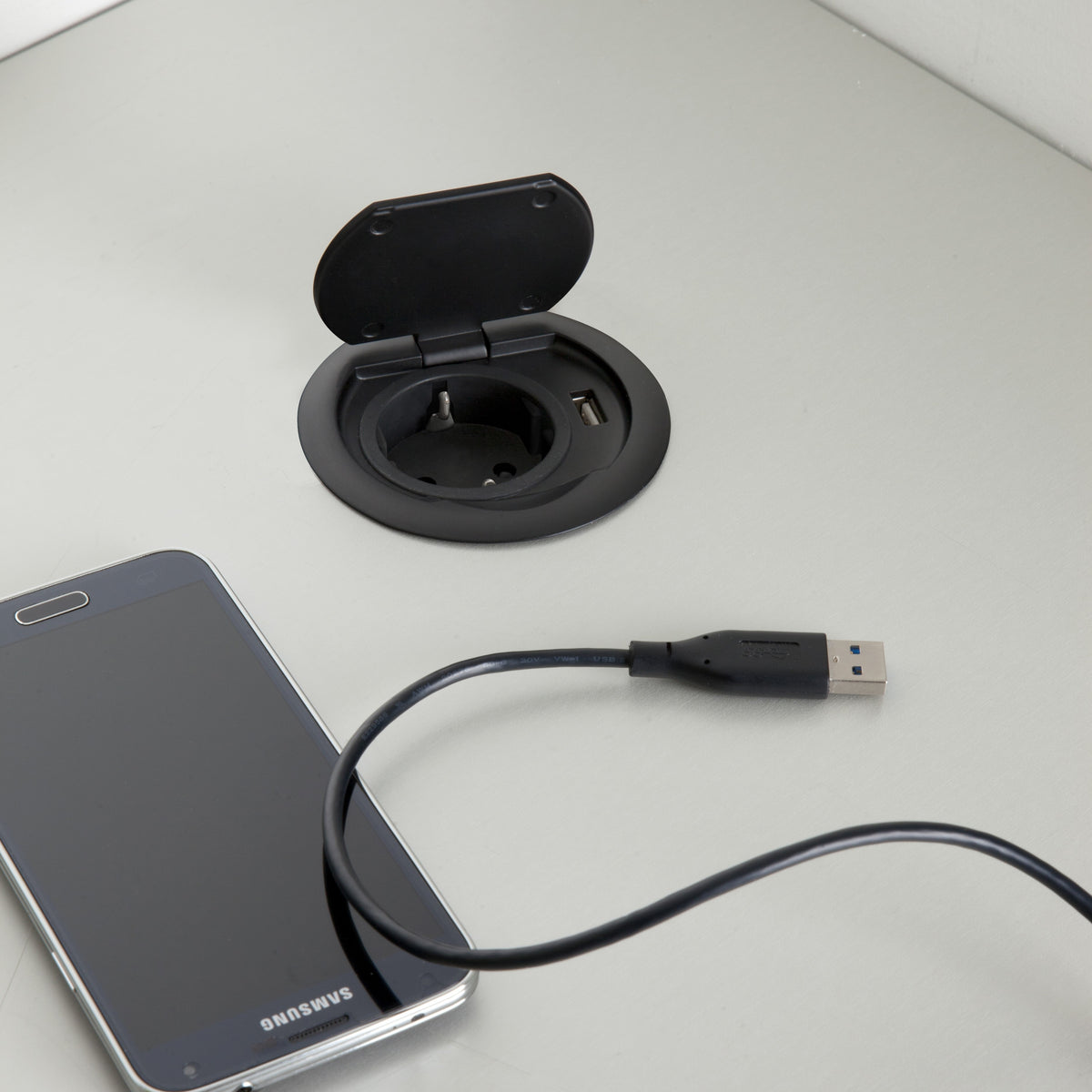 RING | 1 STIKK + 1 USB-A | MATT SORT - bilde 2