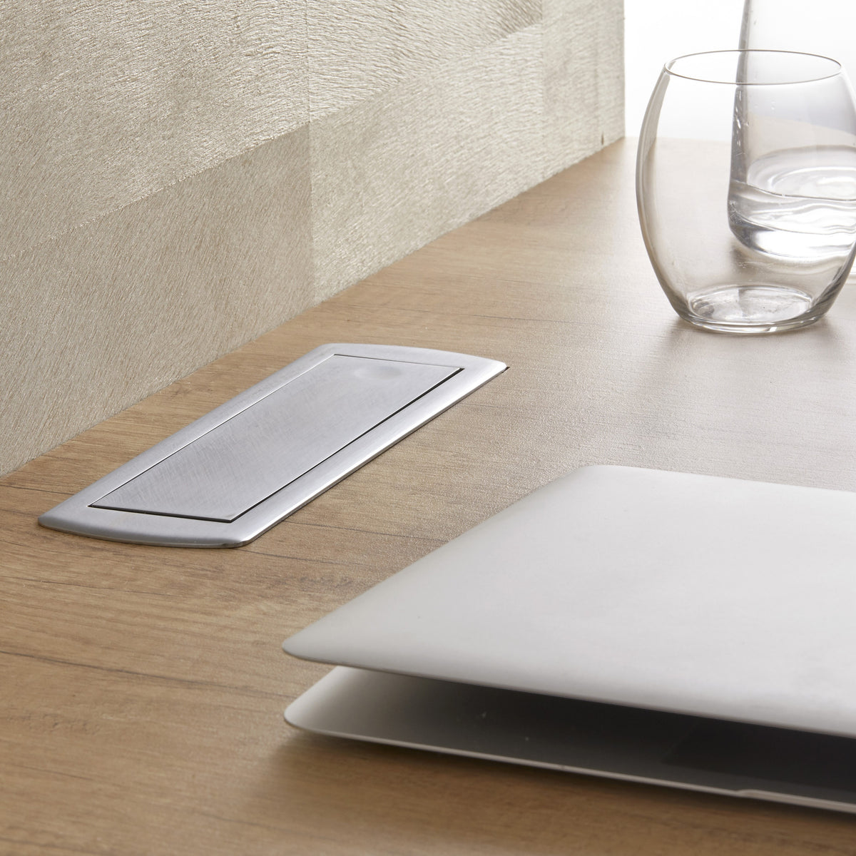 CIZO | 2 STIKK + 2 USB (A+A) - FOR OVERSKAP / BENK | STAINLESS STEEL - bilde 2