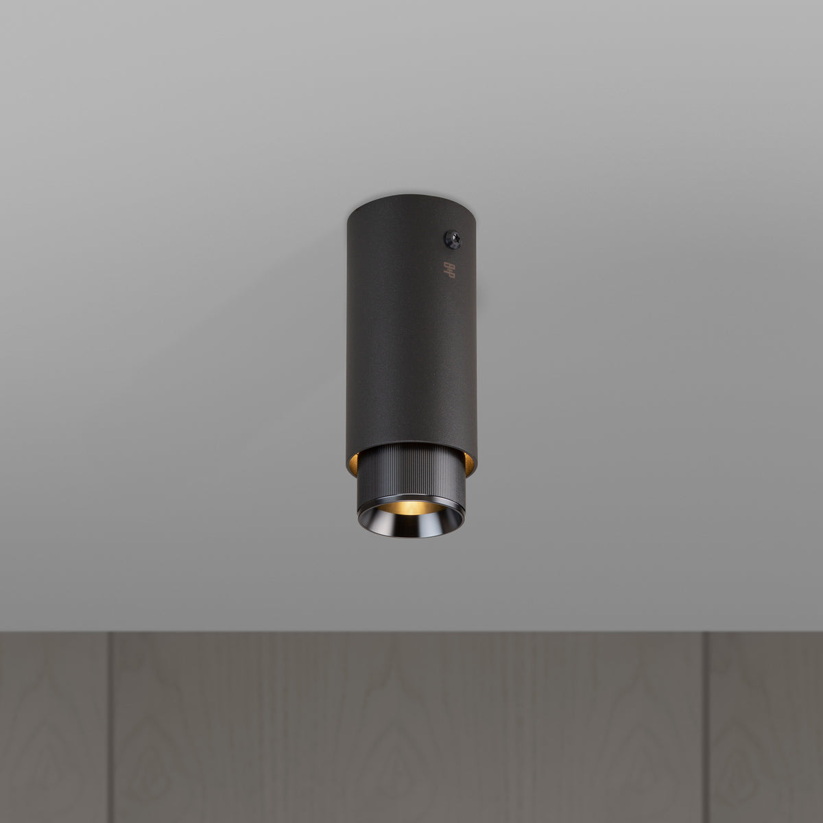 EXHAUST SURFACE / LINEAR / GRAPHITE / GUN METAL - BUSTER + PUNCH®