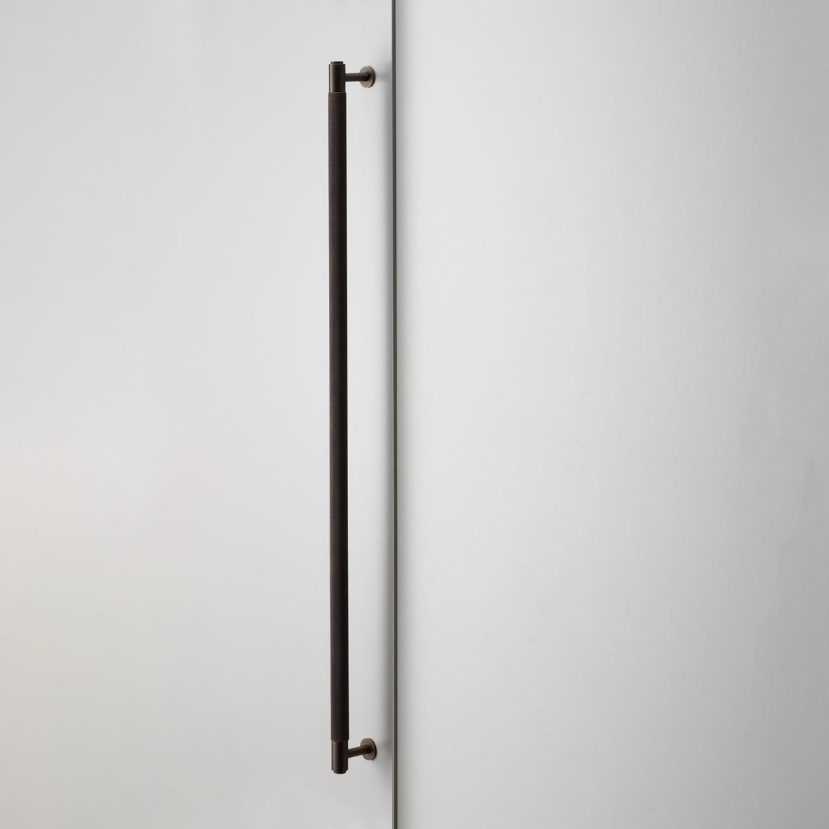 BUSTER + PUNCH® - CLOSET BAR / CROSS 760mm - Smoked Bronze