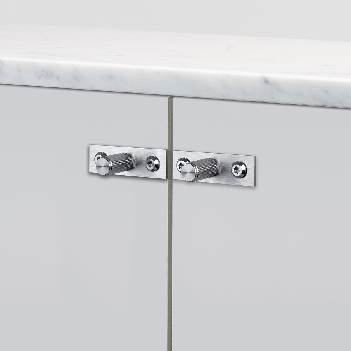 BUSTER + PUNCH® - FURNITURE KNOB / PLATE / LINEAR / 2 stk - Stainless Steel
