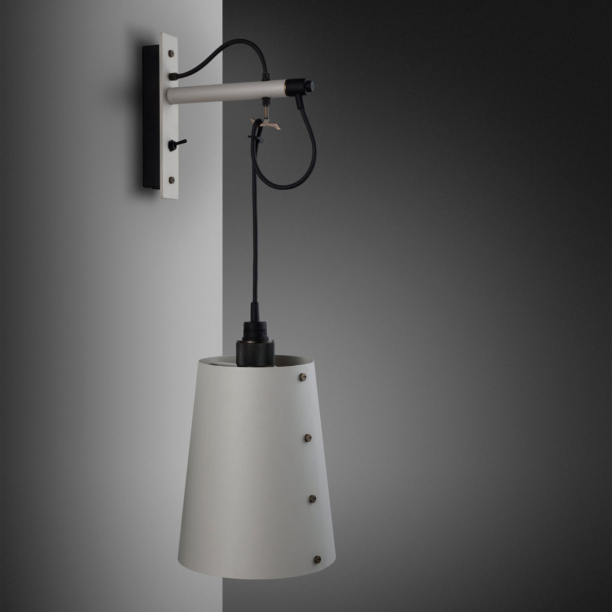 BUSTER + PUNCH® - HOOKED WALL / LARGE - Stone base / Smoked Bronze