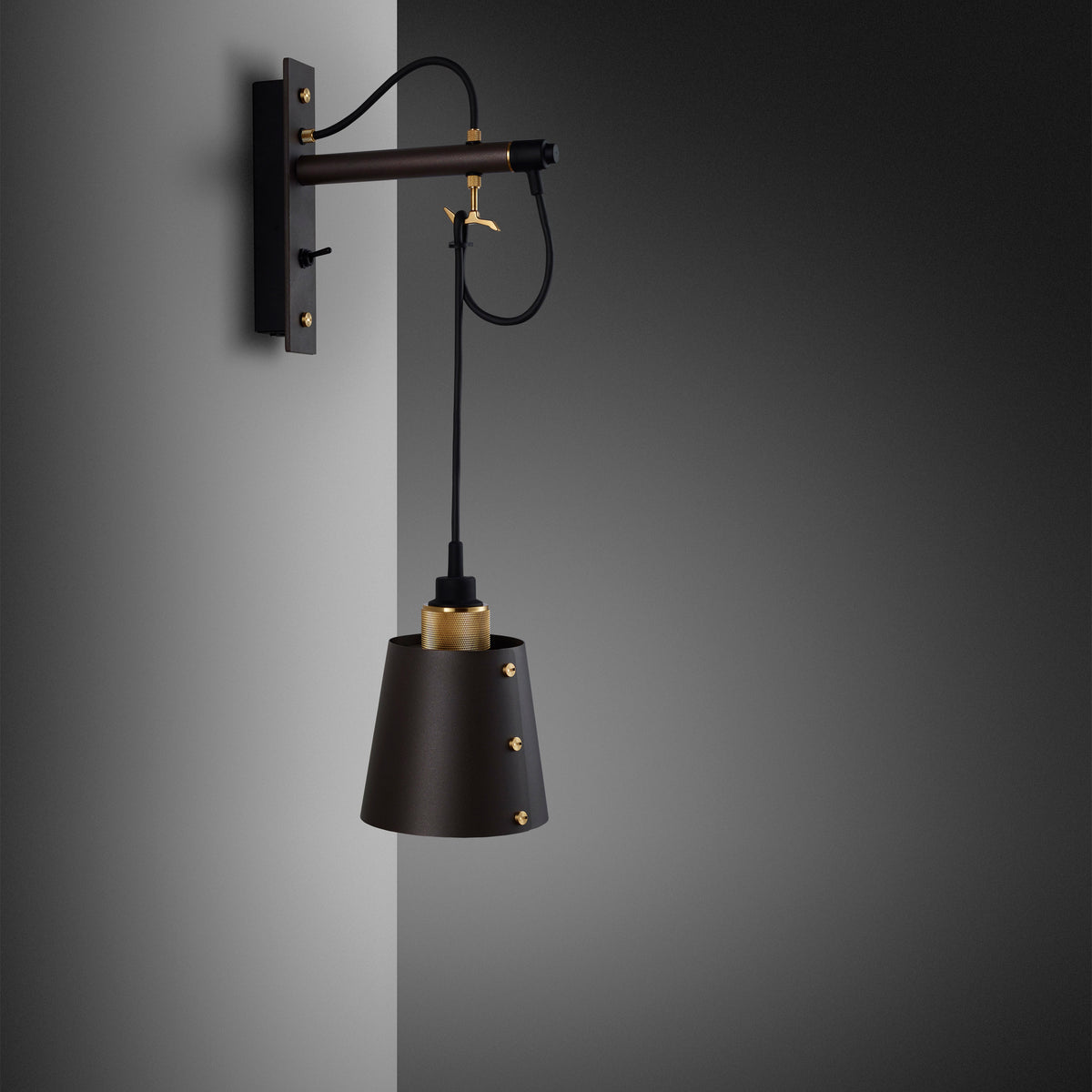 BUSTER + PUNCH® - HOOKED WALL / SMALL - Graphite base / Brass
