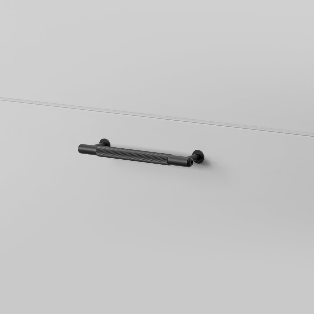 BUSTER + PUNCH® - PULL BAR / LINEAR SMALL - BLACK