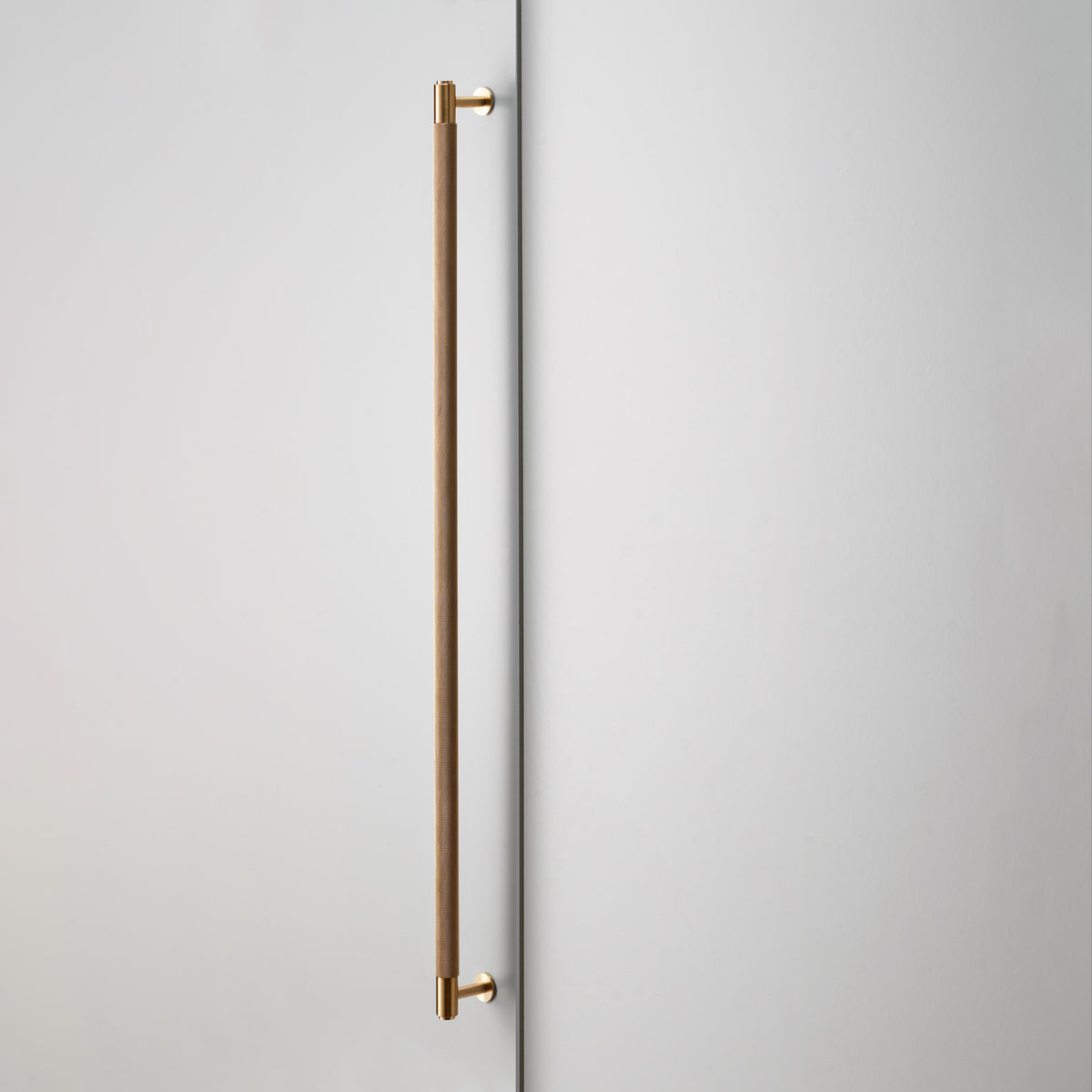 BUSTER + PUNCH® - CLOSET BAR / CROSS 760mm - BRASS