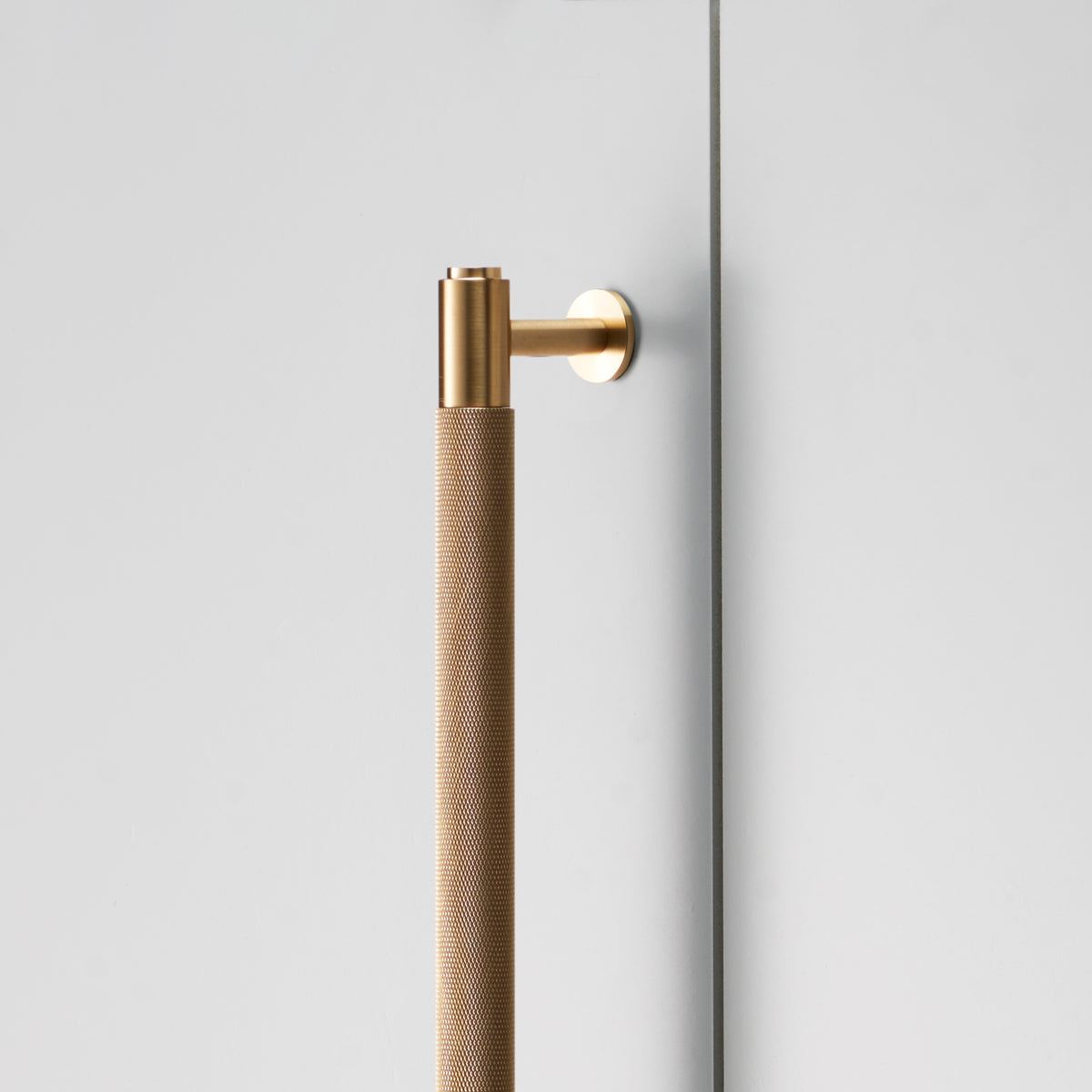BUSTER + PUNCH® - CLOSET BAR / CROSS 760mm - BRASS - bilde 2