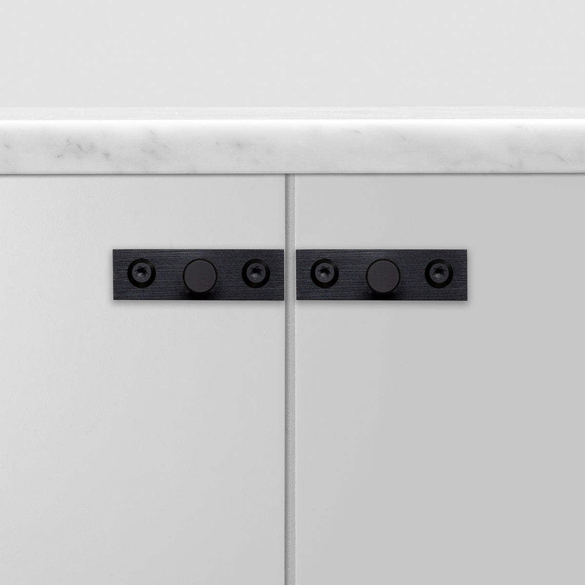 BUSTER + PUNCH® - FURNITURE KNOB / PLATE / LINEAR / 2 stk - BLACK - bilde 2