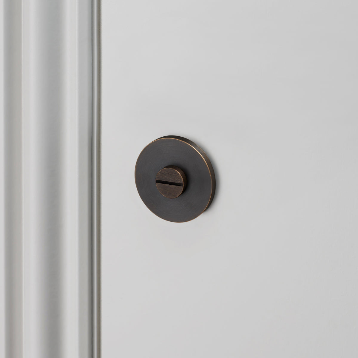 BUSTER + PUNCH® - THUMB TURN LOCK / CROSS - 27mm - SMOKED BRONZE - bilde 2