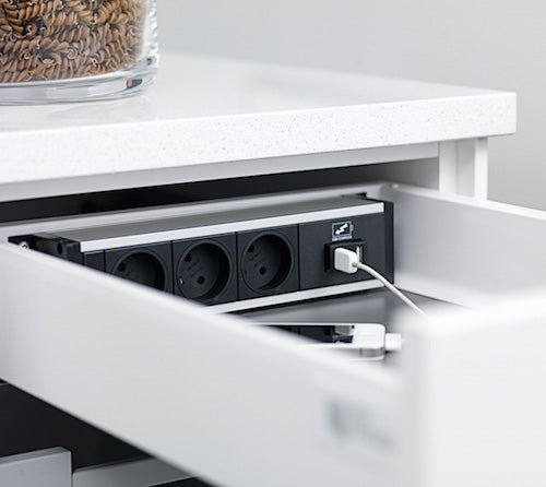 EVOline® U-DOCK - Skuffeløsning - Montering i skuff - 3 stikk + 2 x USB (A+C, 2.1A) GST inn - Matt sort - EVOLINE