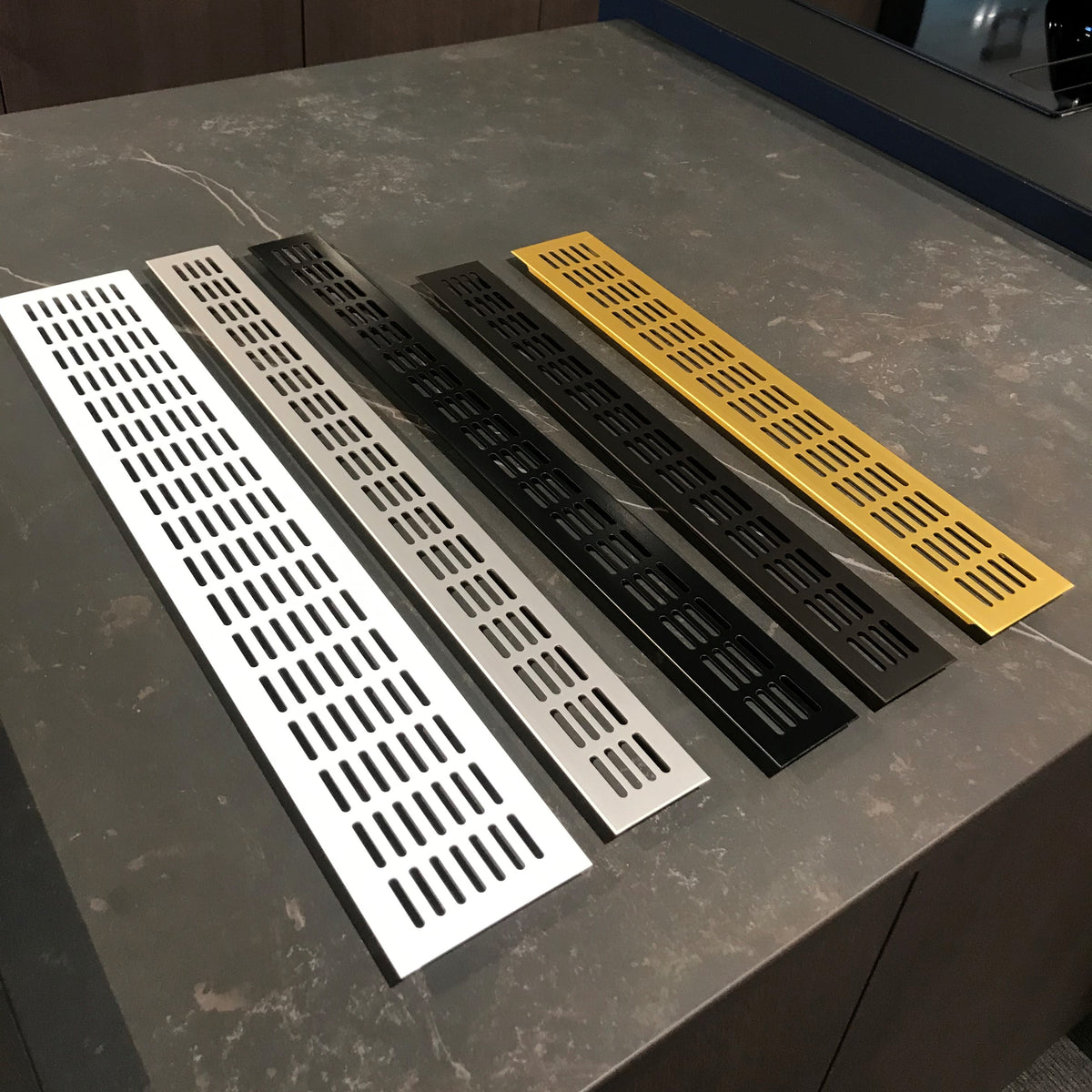 2HOME.NO® - EKSKLUSIV LUFTERIST KJØKKEN - ALUMINIUM - 1,5mm - 60 x 500 mm - Sort