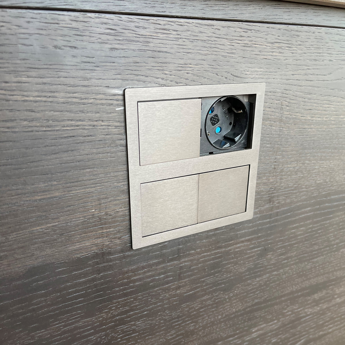 VERSAHIT DUAL | 2 STIKK | IP54 | ANTRASITT GRÅ / PEWTER - bilde 3